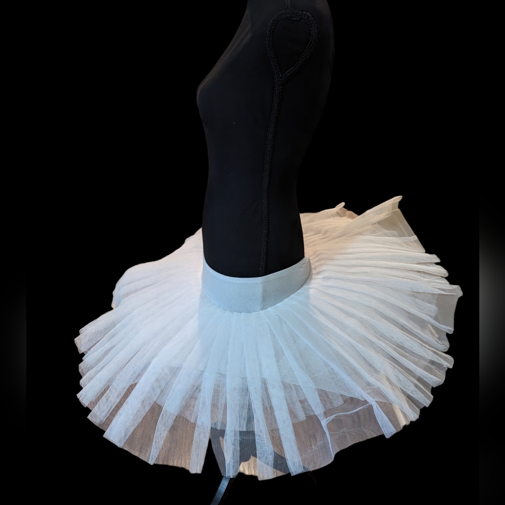 Natalie White Adult Small/Med Training/Practice Tutu with Black Bag